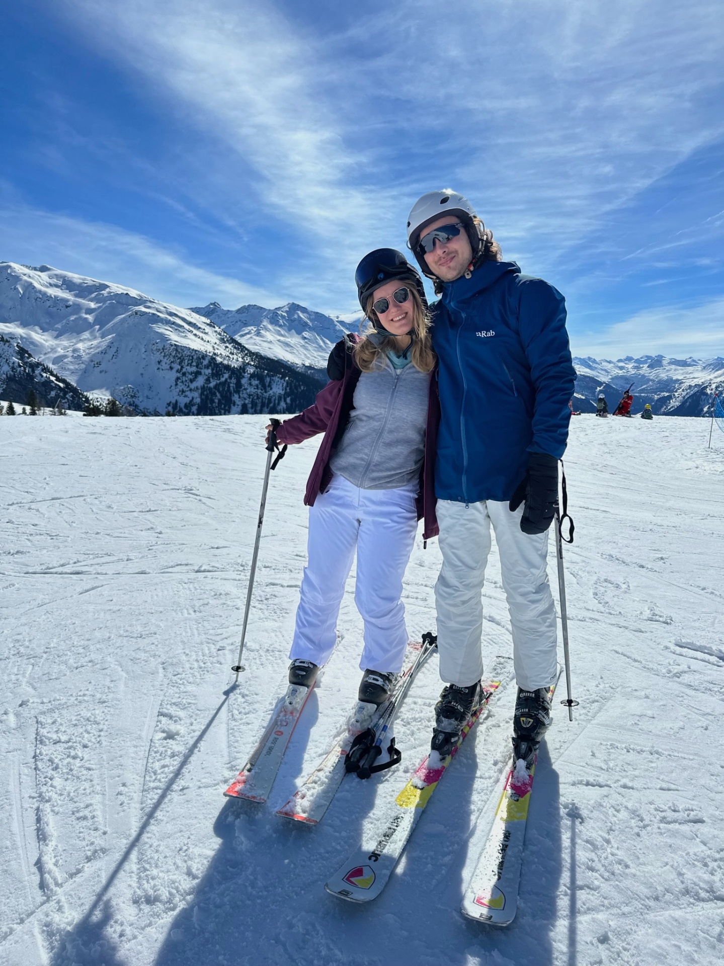 Linnea and Olle skiing in the Alps